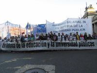 Leer más: Multitudinaria marcha de docentes y estudiantes contra el ajuste en la Universidad Pública 