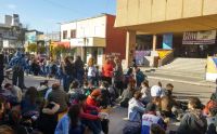 Leer más: Clase pública en la calle de docentes de la UNLPam