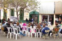 Leer más: Docentes protestan con clases públicas en la calle